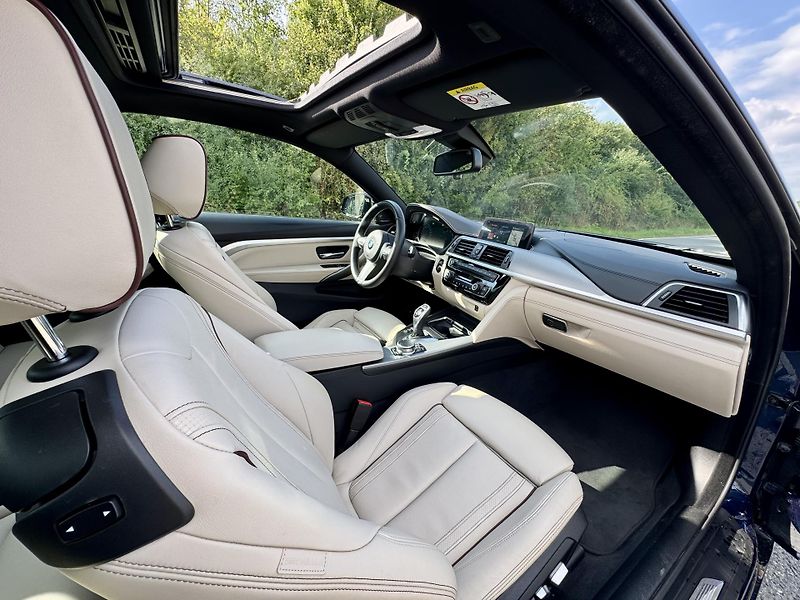 BMW Řada 4 (2017) BMW 440i xDrive Coupé F32 - fotka 16 z 27