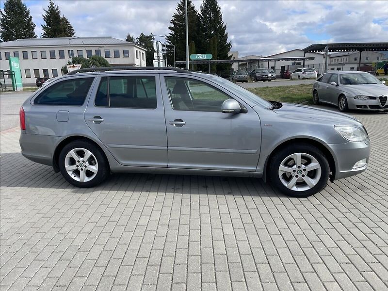 Škoda Octavia 1,2 TSi 77kw Ambiente výborný - fotka 28 z 29
