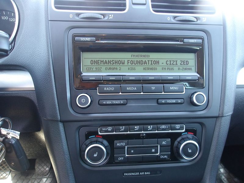 Volkswagen Golf 1,6TDi 77kW - fotka 10 z 26