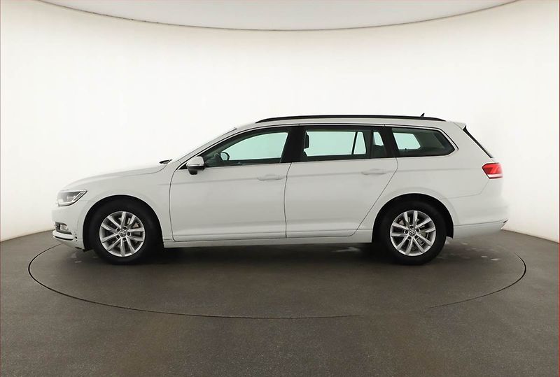 Volkswagen Passat (2019) 2.0 TDI, Automat, Navi - fotka 3 z 21