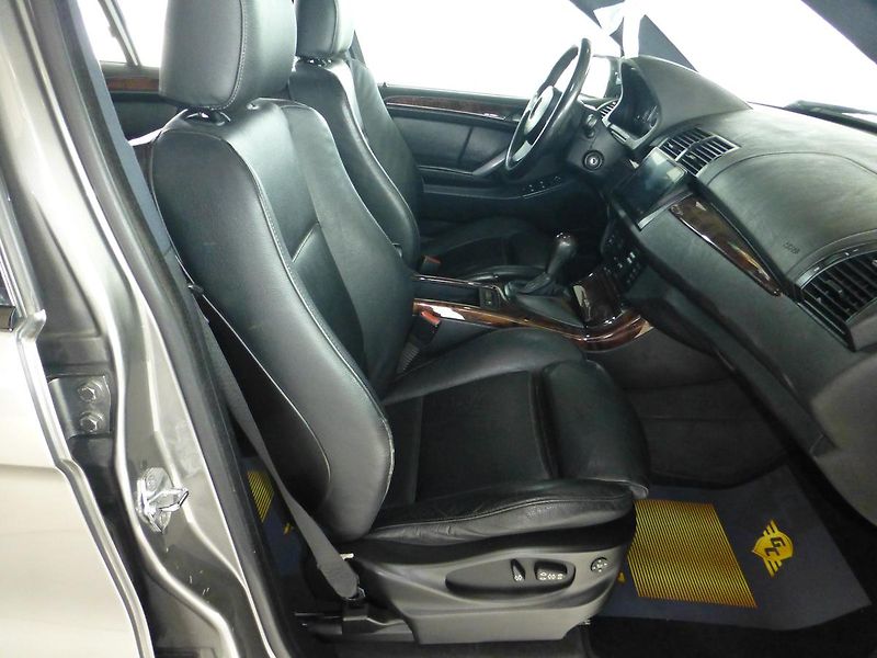 BMW X5 (2006) 3,0D*XENON**KAMERA**PANORAMA - fotka 27 z 35