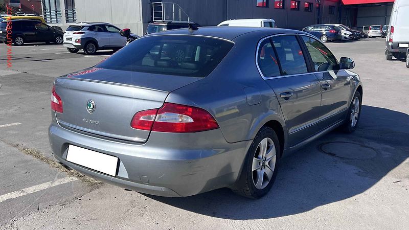Škoda Superb (2011) 2.0TDi, ČR - fotka 2 z 3