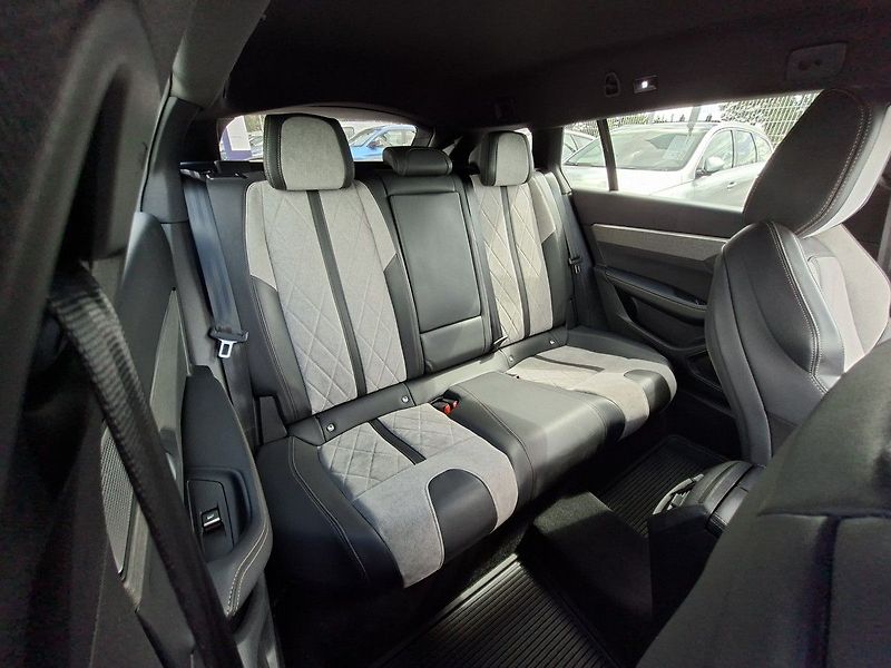 Peugeot 508 SW GT PACK HY 225k e-EAT8 - fotka 6 z 31