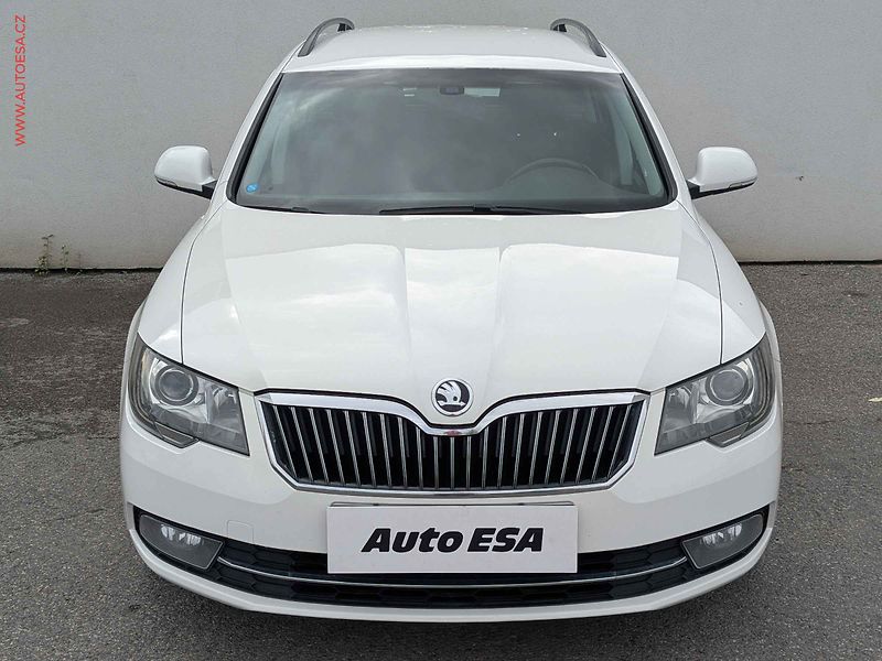 Škoda Superb (2015) 2.0TDi 4x4, ČR, DSG, xenon - fotka 2 z 18