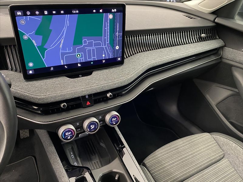 Škoda Superb 2,0 TDI 110kW DSG Selection - fotka 16 z 30