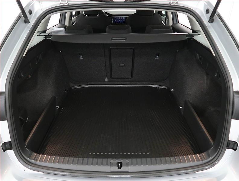 Škoda Octavia (2023) Ambition 2.0 TDI, ČR,1.maj - fotka 13 z 24