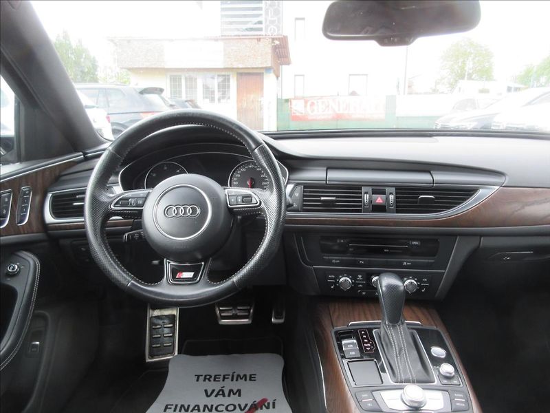 Audi A6 Avant 3,0 TDI Sline - fotka 9 z 19