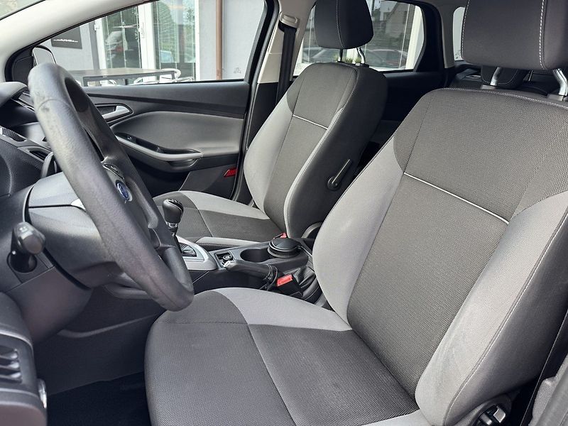 Ford Focus (2011) 1.6Ti-VCT Klima Parkování - fotka 26 z 48