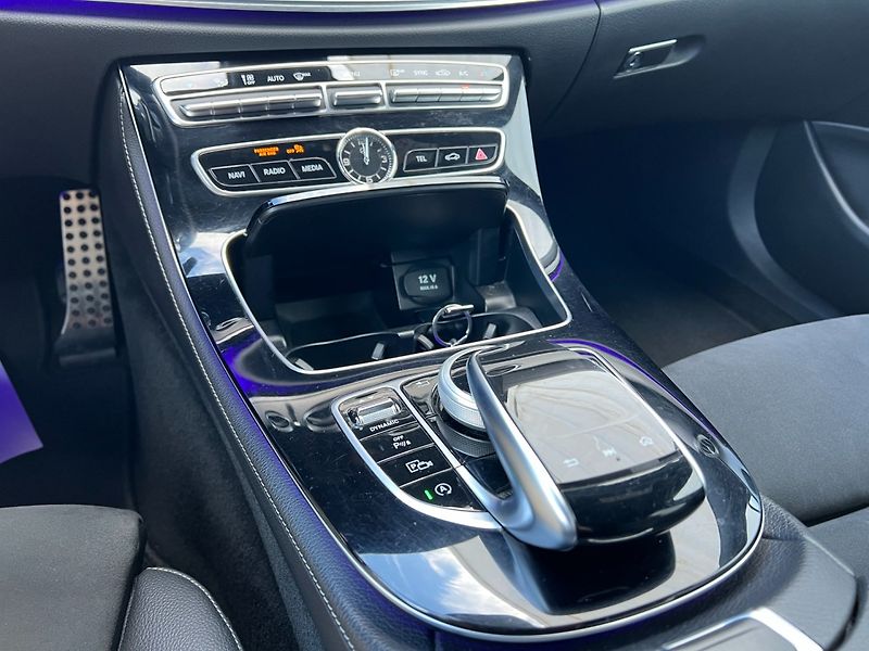 Mercedes-Benz Třídy E (2018) 2.0d AMG-line! Navi! Tažné! - fotka 20 z 42