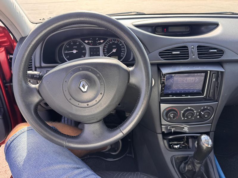 Renault Laguna 1.8i 88Kw 16V Dynamique - fotka 7 z 19