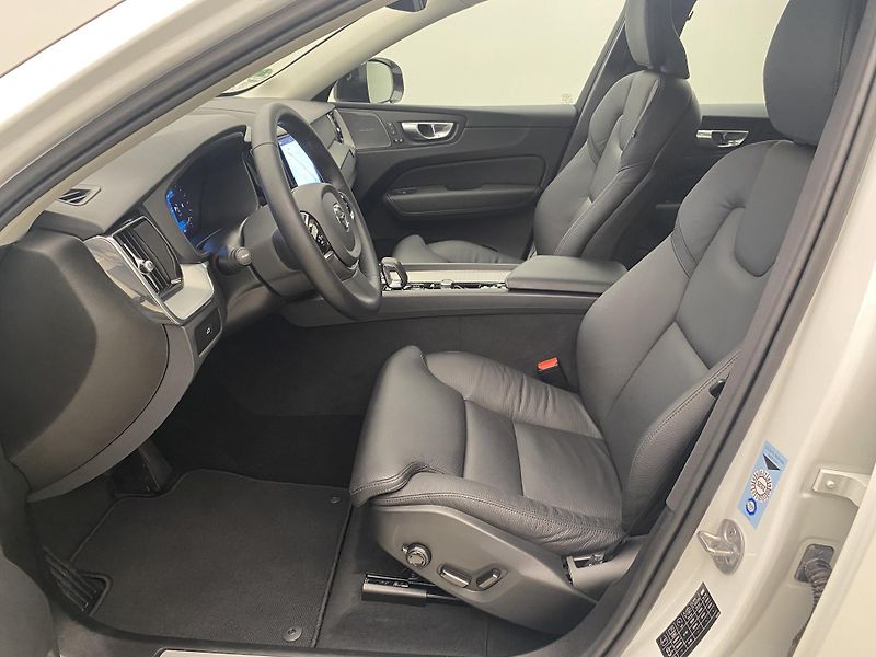 Volvo XC60 B4 AWD DARK PLUS AUT - fotka 3 z 55