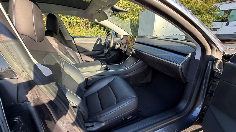Tesla Model 3 (2020) LR AWD, tažné, EAP, odpočet - fotka 2 z 11