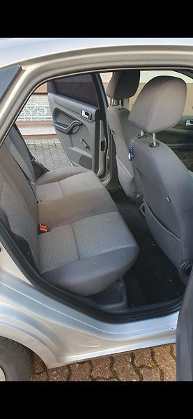 Ford Focus 1.6i 74KW 2005 - fotka 5 z 10