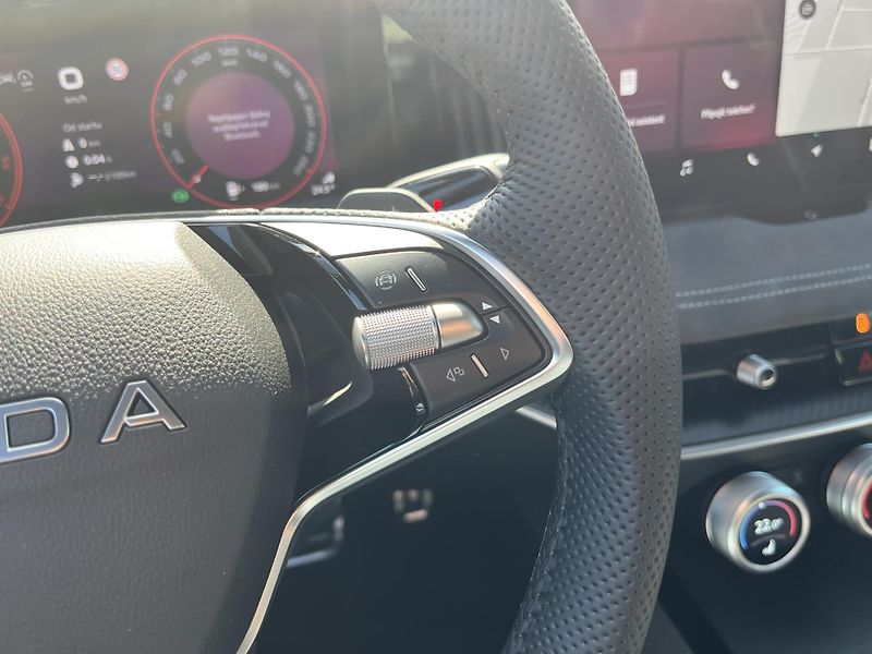 Škoda Superb SPORTLINE 2.0TDI 142kW 4X4 A7A - fotka 14 z 25