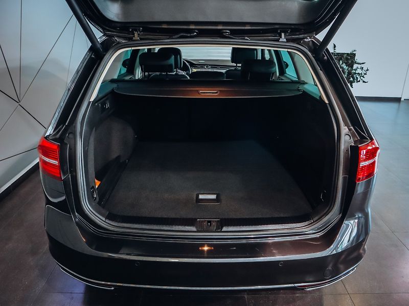 Volkswagen Passat 2.0TDI DSG R-Line 140kW 4M - fotka 7 z 27