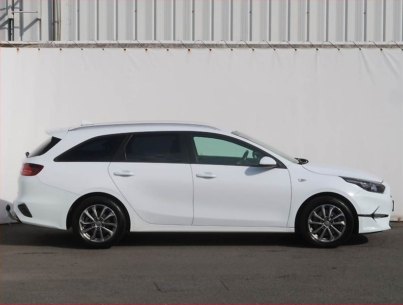 Kia Ceed (2023) 1.5 T-GDI, ČR,1.maj - fotka 6 z 20