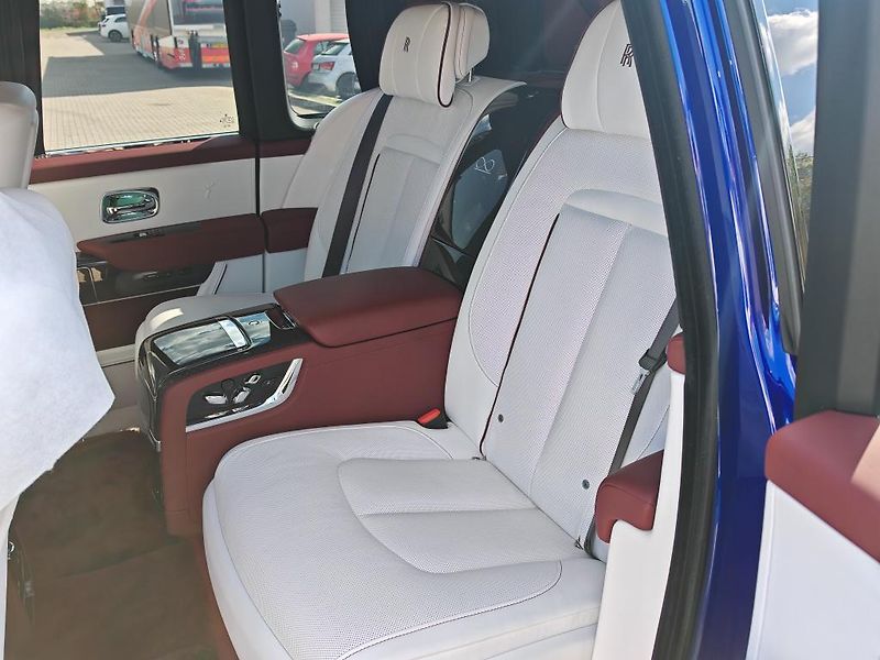 Rolls-Royce Cullinan Black Badge, CZ, Nový vůz - fotka 12 z 26