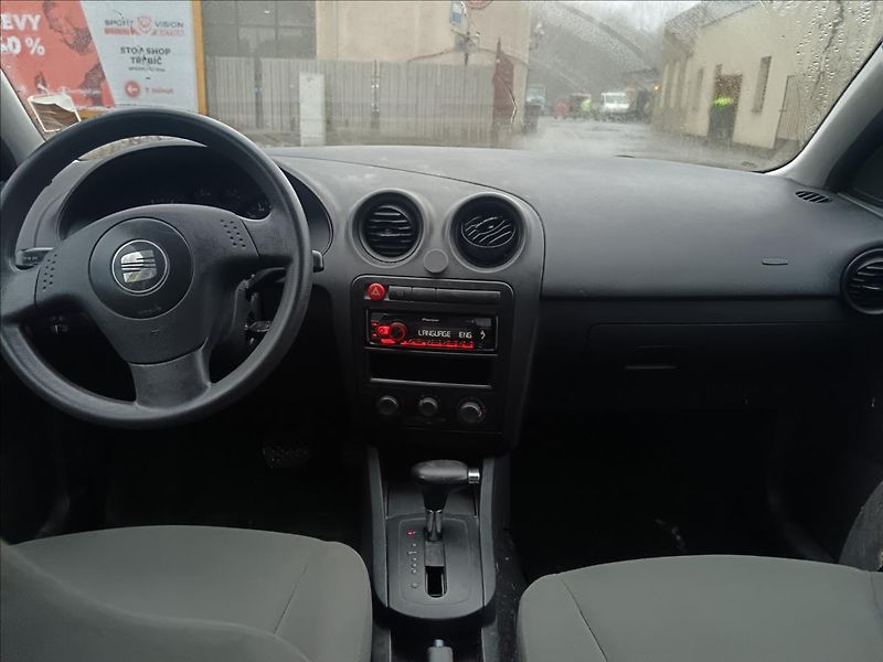 Seat Ibiza 1,4 i Reference - fotka 16 z 16