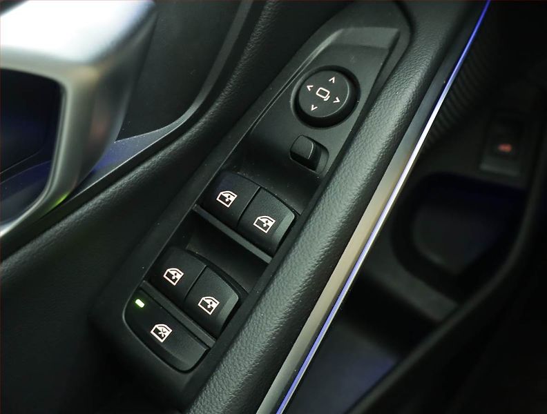 BMW Řada 3 (2022) Sport Line 318 d, Automat - fotka 15 z 16