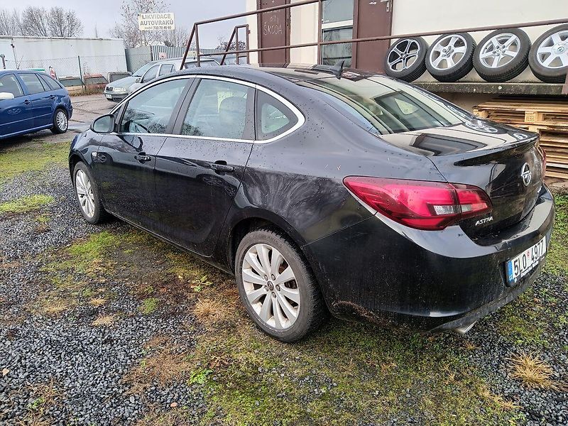 Opel Astra 1.4i Turbo Cosmo LPG - fotka 3 z 29