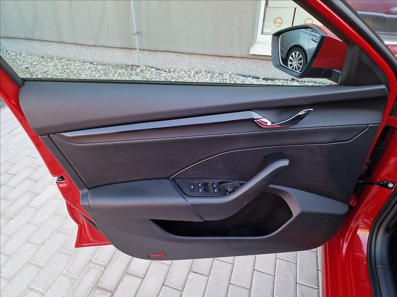Škoda Octavia 2.0 TDI DSG,původ ČR,1.Maj - fotka 39 z 50