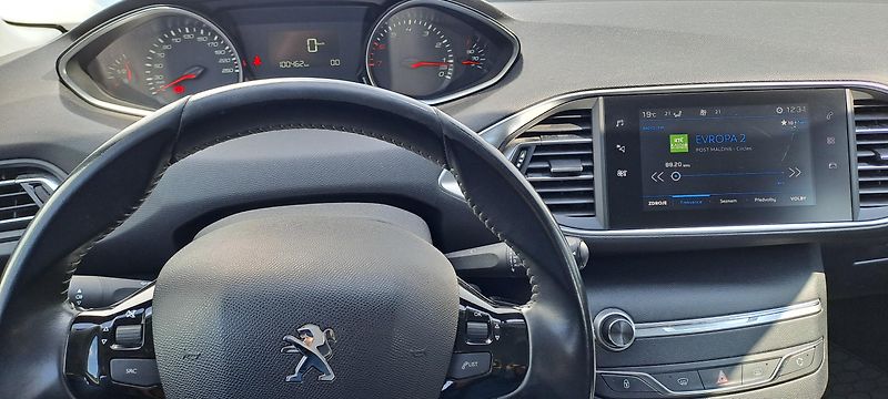 Peugeot 308 (2019) SW ACTIVE 1.2 PureTech 110 MAN - fotka 14 z 16