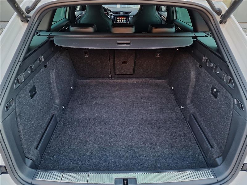 Škoda Superb 2.0TDI 147kW 4x4 DSG Sportline - fotka 16 z 50