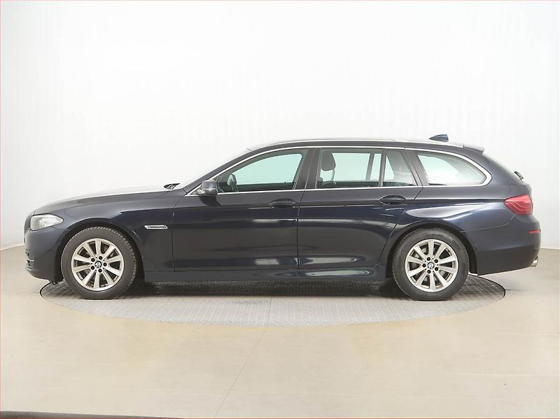 BMW Řada 5 (2015) 520d xDrive, 4X4, Automat - fotka 3 z 16