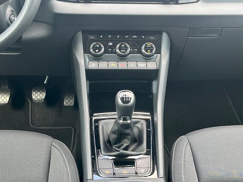 Škoda Karoq (2025) Drive 1,5TSI / 110kW M6F - fotka 16 z 29