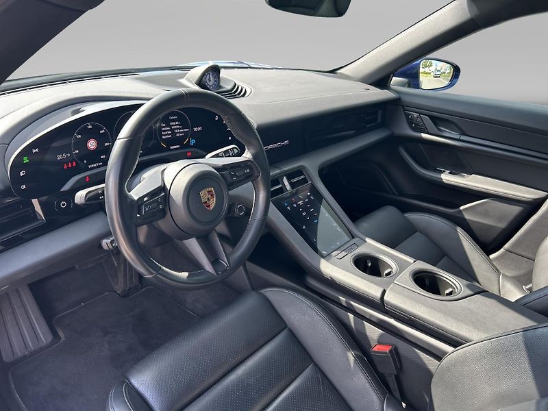 Porsche Taycan 4S - fotka 15 z 30