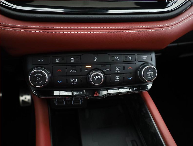 Dodge Durango (2021) 6.4 V8 SRT AWD - fotka 10 z 22