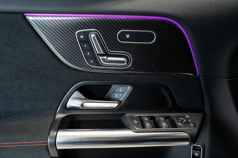 Mercedes-Benz GLA (2025) 200 d/AMGPLUS/MULTIBEAM/TOP - fotka 8 z 19