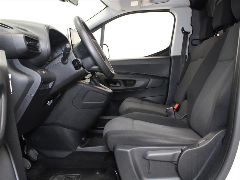 Toyota ProAce City 1,5 D 75kW 75tkm. 1.maj.ČR - fotka 6 z 18