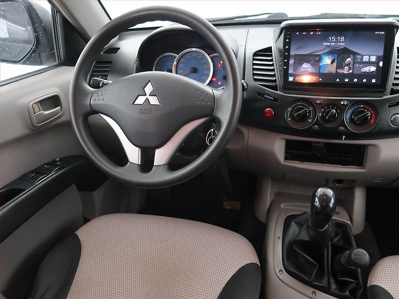 Mitsubishi L200 (2007) 2.5 DI-D, 4X4 - fotka 7 z 17