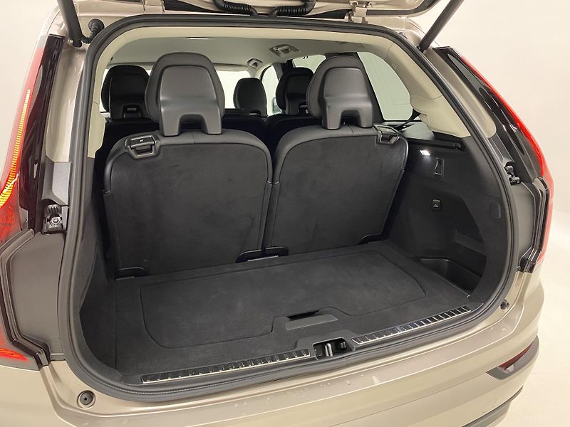 Volvo XC90 (2026) B5 AWD AUT DARK PLUS 7míst - fotka 23 z 67