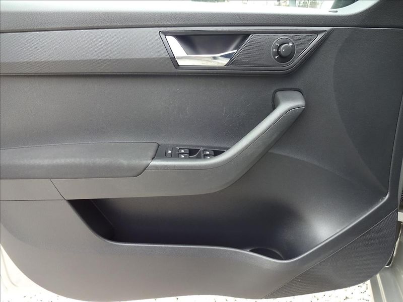 Škoda Fabia III 1.0TSI 70 kW STYLE - fotka 18 z 51