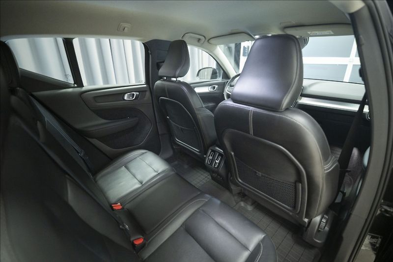 Volvo XC40 2,0 T5 AWD NAVI KAMERA TAŽNÉ - fotka 10 z 47