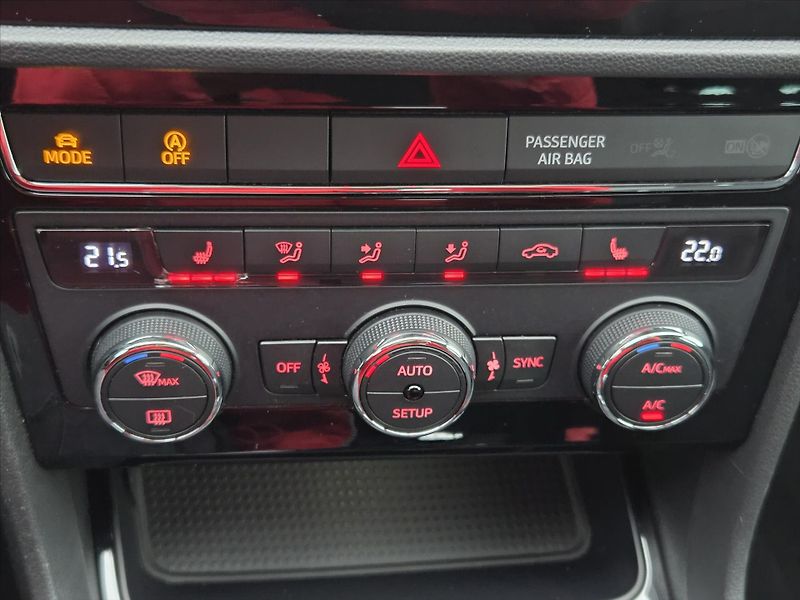 Seat Leon 1,8 TSi FR Full LED DCC 16V ST - fotka 19 z 25