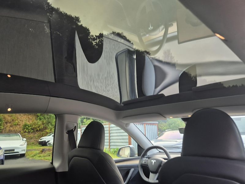 Tesla Model Y ZAMLUVENO ! - fotka 44 z 49