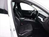 Volvo XC60 2,0 B4 145kW AWD Momentum CZ D - náhled 12