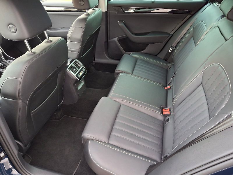 Škoda Superb (2023) Combi L&K DSG 4x4 2,0TDi 147kW - fotka 7 z 35