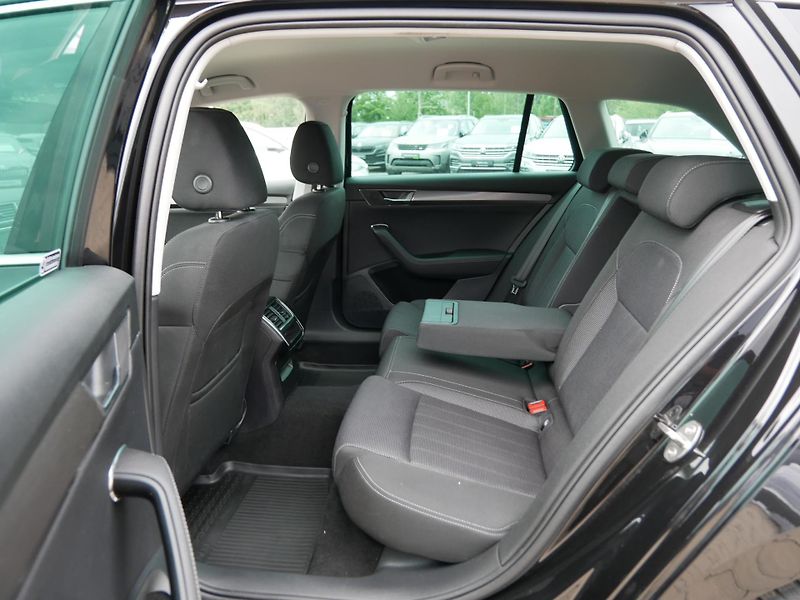 Škoda Superb - fotka 7 z 25