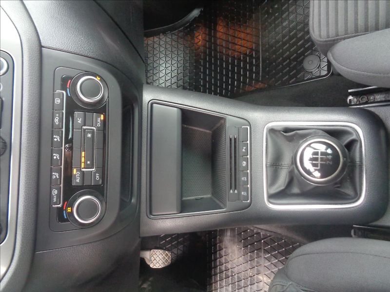 Volkswagen Tiguan 2,0 - fotka 13 z 17