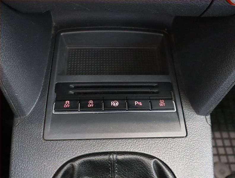 Volkswagen Touran (2014) 1.6 TDI, Navi, Tempomat - fotka 18 z 20