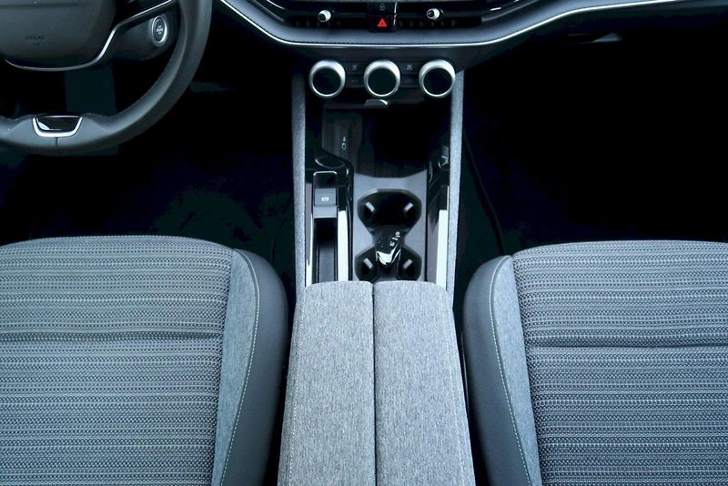 Škoda Superb (2026) Combi  Selection 1,5 TSi e- Te - fotka 7 z 32