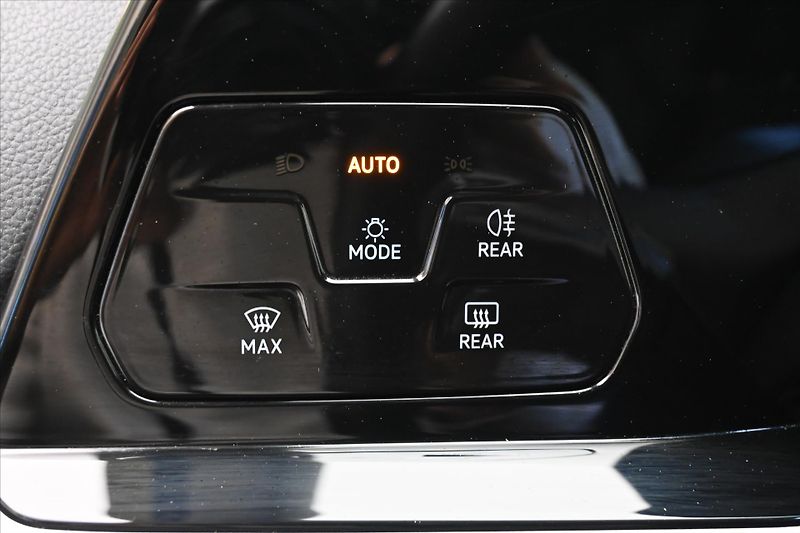 Volkswagen Golf 1,0 TSI 81kW Life Záruka až 5 - fotka 26 z 30