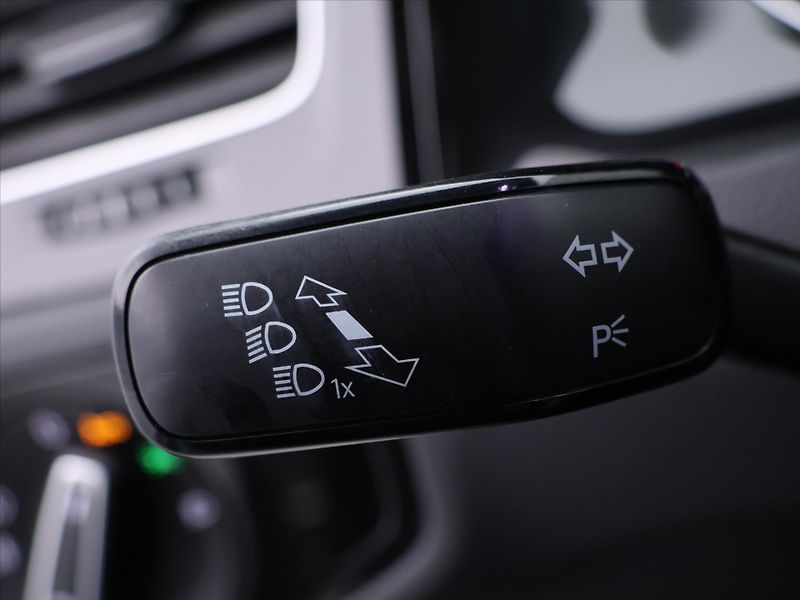 Volkswagen Golf 1,4 TSI 110kW Highline Navi - fotka 18 z 34