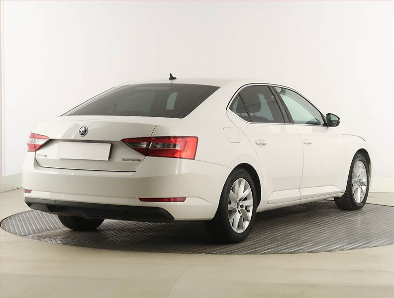 Škoda Superb (2015) Ambition 1.8 TSI, Automat - fotka 5 z 23