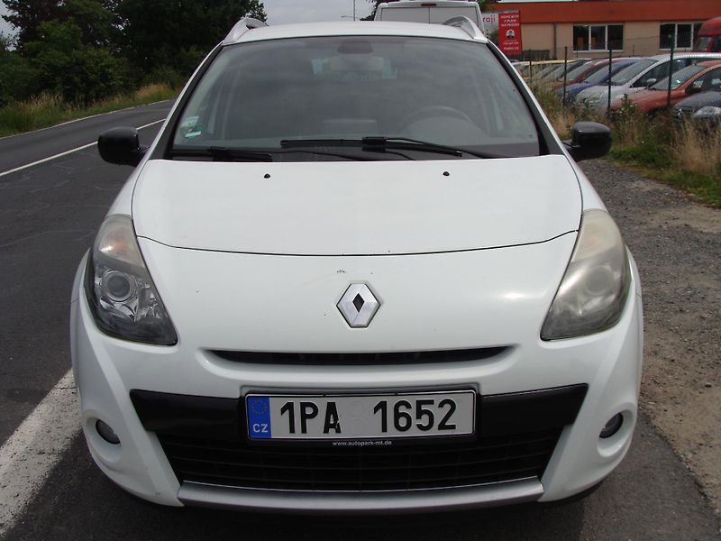 Renault Clio 1.2i, 74 kW, klimatizace - fotka 9 z 22