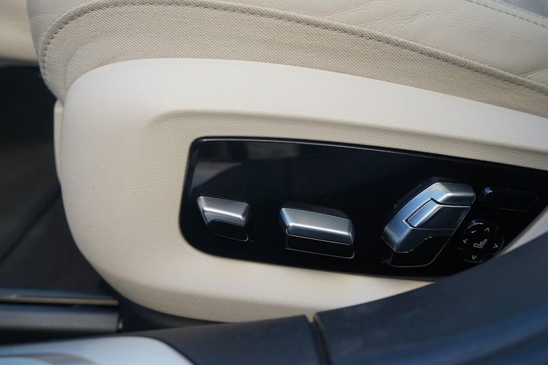 BMW Řada 7 745e H&K Panorama ZÁRUKA - fotka 16 z 42
